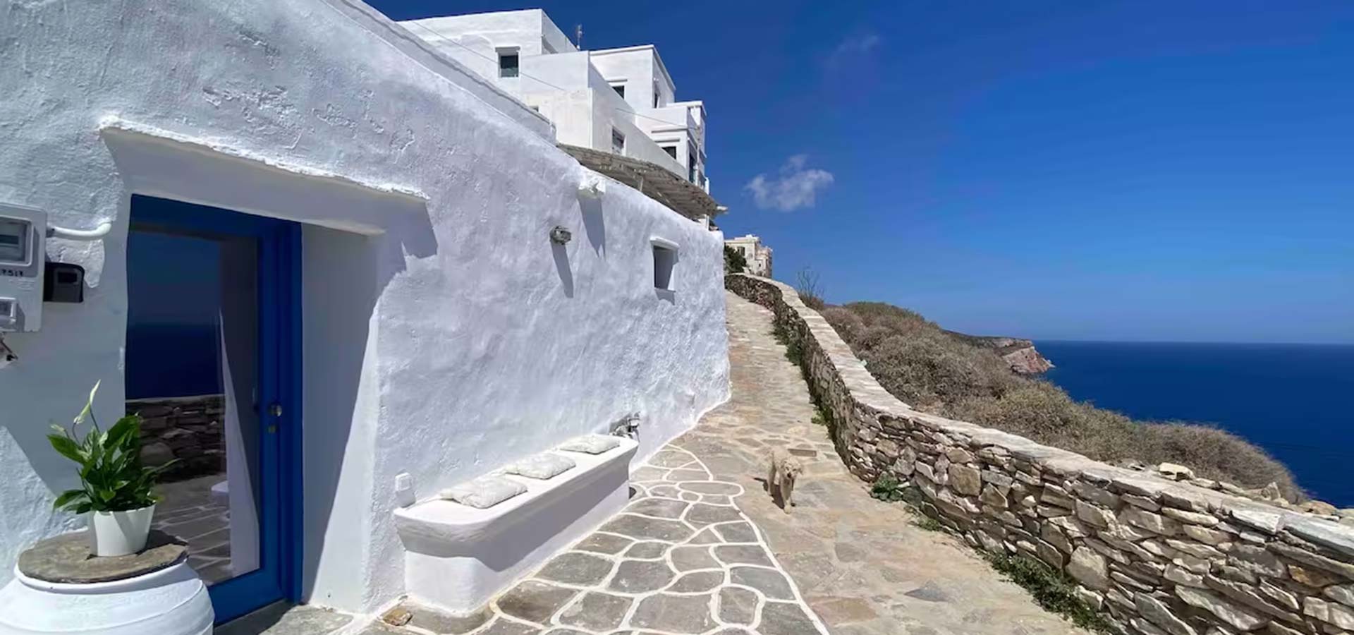 Stay in Kastro at the house Castle tiny