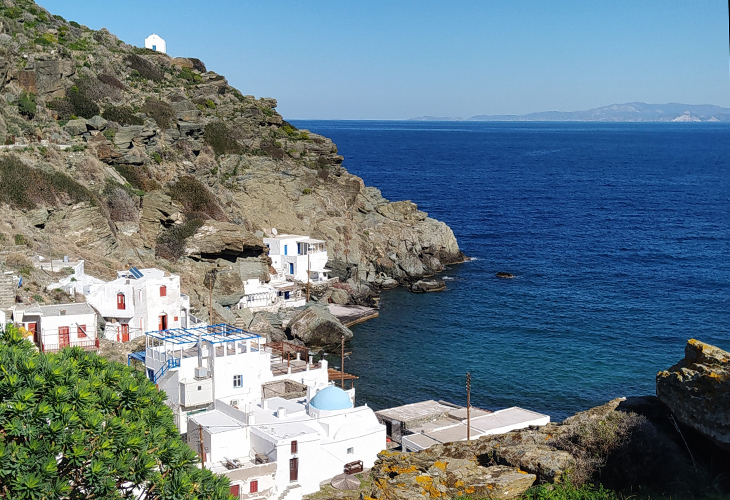 Το λιμανάκι Σεράλια στη Σίφνο